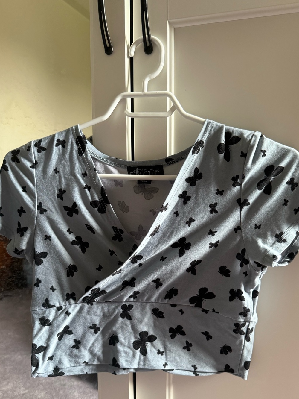 Butterfly Print Wrap Crop Top Size Small Light Blue Y2K Stretch Short Sleeve
